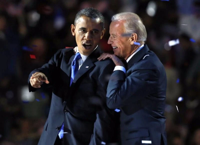  Tổng thống Obama và Phó Tổng thống Joe Biden sau bài phát biểu mừng chiến thắng tổng thống nhiệm kỳ hai ở Chicago ngày 6-11-2012. 