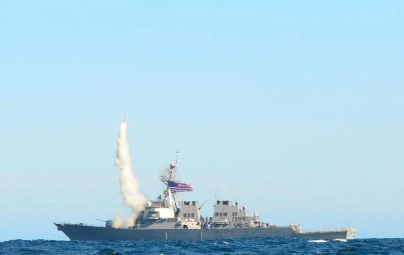 Tàu phóng tên lửa hành trình tấn công mặt đất trong một cuộc tập trận.