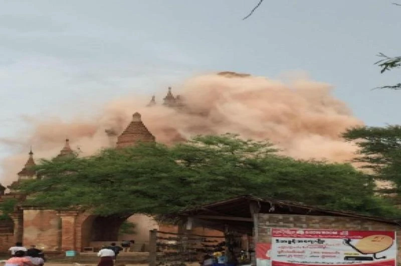 Động đất tàn phá các ngôi chùa cổ ở TP Bagan (Myanmar) ngày 24-8. 