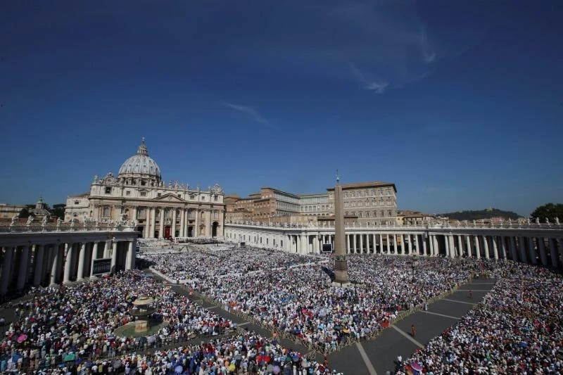 Hàng trăm ngàn người tham dự lễ phong Thánh cho Mẹ Teresa tại quảng trường Thánh Vatican.