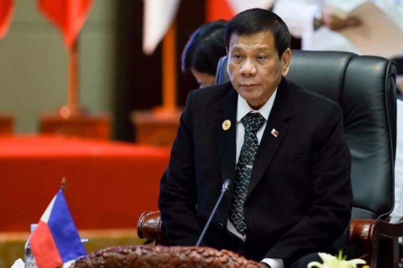 Tổng thống Duterte đã đổi sang trang phục vest vào ngày hội nghị thứ hai 7-9. 