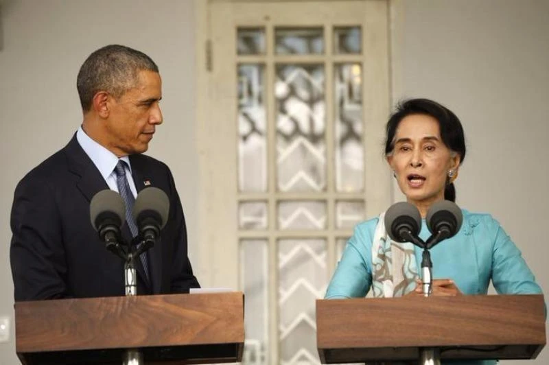Tổng thống Obama và bà Suu Kyi trong cuộc họp báo chung sau cuộc gặp tại Yangon (Myanmar) ngày 14-11-2014. 