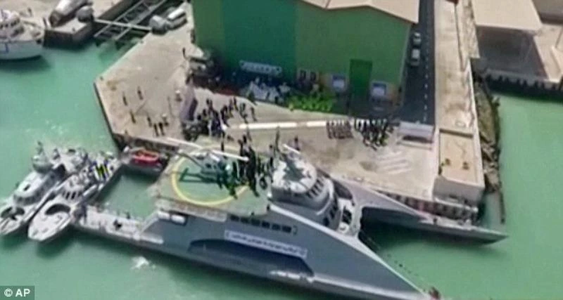 Tàu chiến tốc độ cao Iran có 2 lớp thân, chở được một trực thăng và 100 thủy thủ.