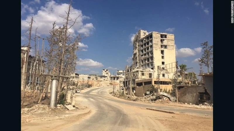 Tuyến đường Castello – tuyến đường duy nhất nối với đông Aleppo đang nằm trong sự kiểm soát của phe chính phủ Syria. 