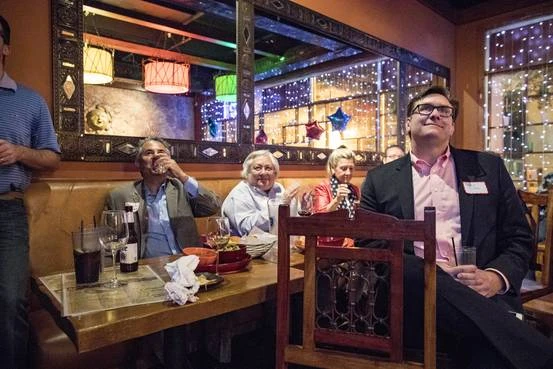 Người dân Mỹ theo dõi cuộc tranh luận qua truyền hình. 