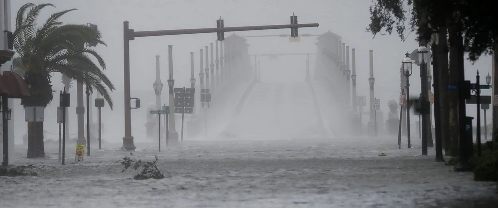 Ngập lụt tại Florida ngày 7-10 vì bão Matthew.