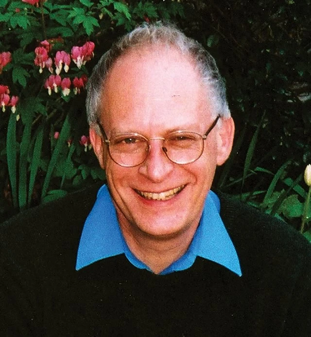 Giáo sư Oliver Hart gốc Anh. 