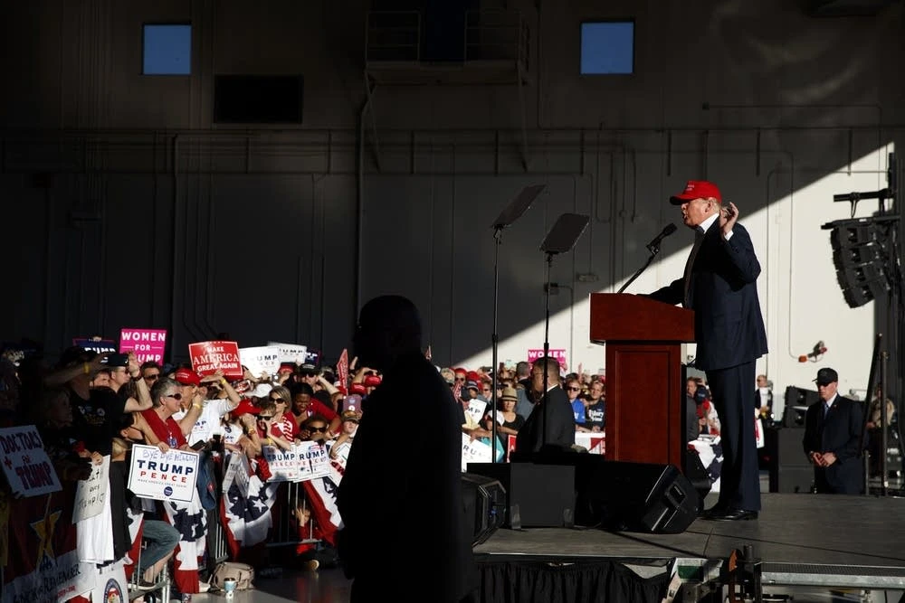 Ông Trump phát biểu trước người ủng hộ tại cuộc vận động cuối cùng ở Minnesota ngày 6-11