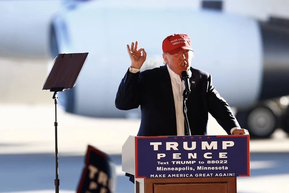 Ông Trump phát biểu trong cuộc vận động cuối cùng ở Minnesota ngày 6-11. 