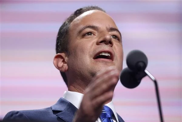 Chủ tịch đảng Cộng hòa Reince Priebus được chọn làm Chánh Văn phòng Nhà Trắng. 