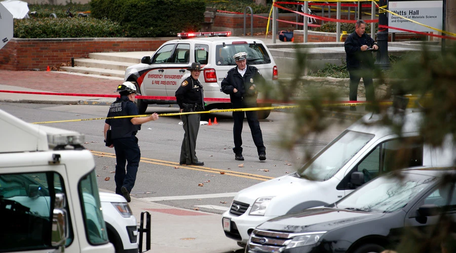 Cảnh sát phong tỏa quanh khu vực gây án ở trường đại học bang Ohio (Mỹ). 