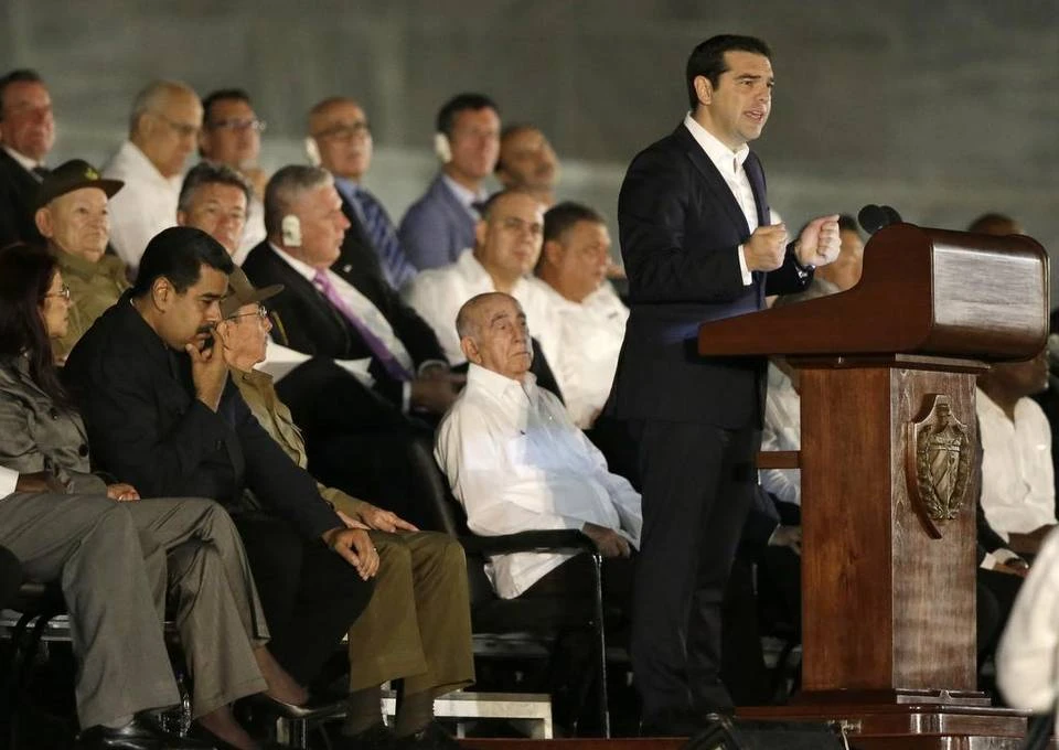 Thủ tướng Hy Lạp Alexis Tsipras phát biểu tại lễ tiễn đưa Chủ tịch Fidel Castro tại Quảng trường Cách mạng ở Havana tối 29-11. 