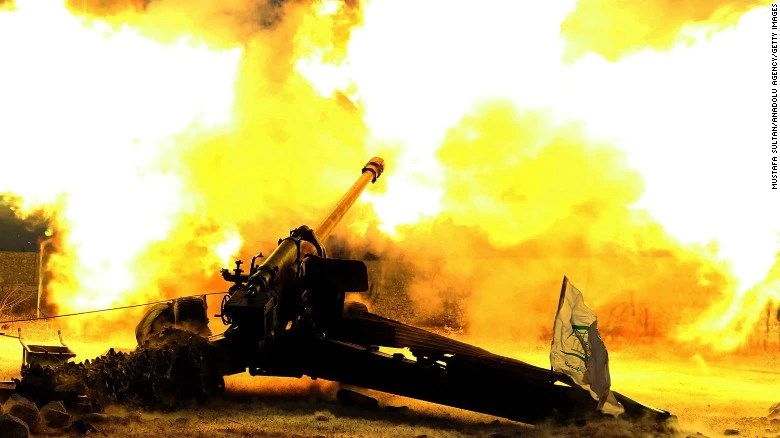 Phe nổi dậy ở Aleppo bắn pháo về phía quân chính phủ Syria. 