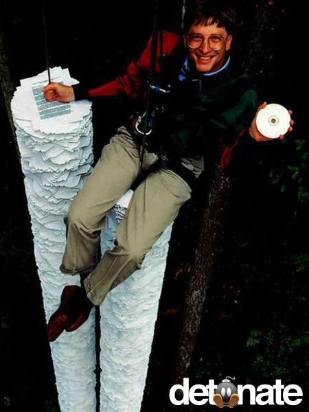 Chủ tịch Microsoft Bill Gates trong một bức ảnh giới thiệu công dụng của đĩa CD, 