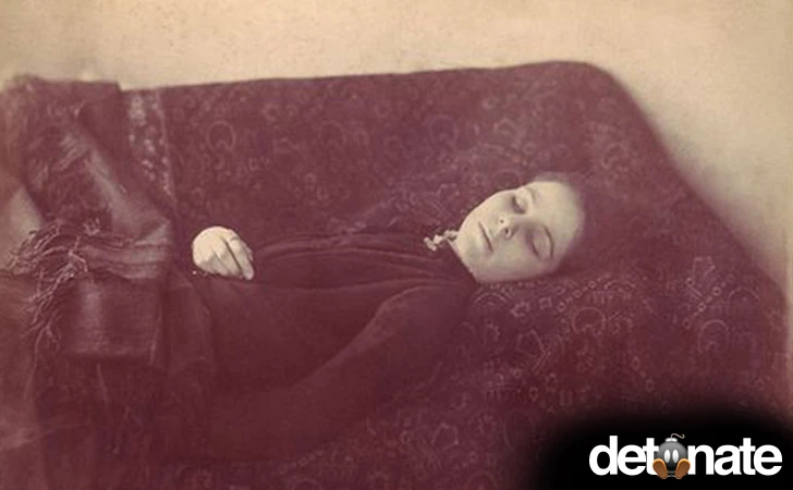 Loana the Bloodthirster chết năm 1909. Có thông tin cô chết sau khi uống máu của chính mình. 