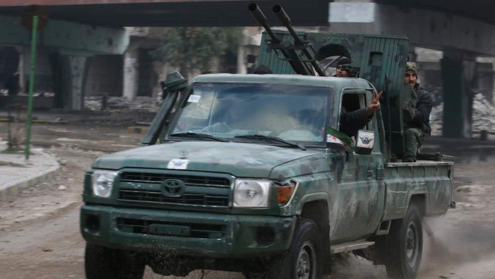 Phe nổi dậy thề sẽ tiếp tục chiến đấu dù có thất thế tại Aleppo. Ảnh: REUTER 