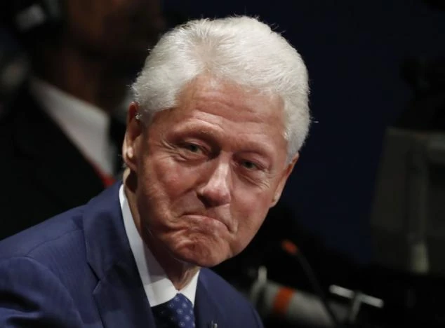 Cựu Tổng thống Bill Clinton tại một cuộc tranh luận của vợ mình với ông Trump ở Missouri (Mỹ) ngày 9-10. Ảnh: REUTERS