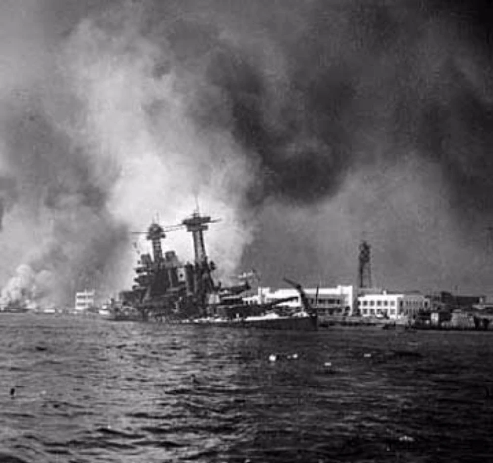 USS California bị tấn công tại Trân Châu Cảng. Ảnh: WWII