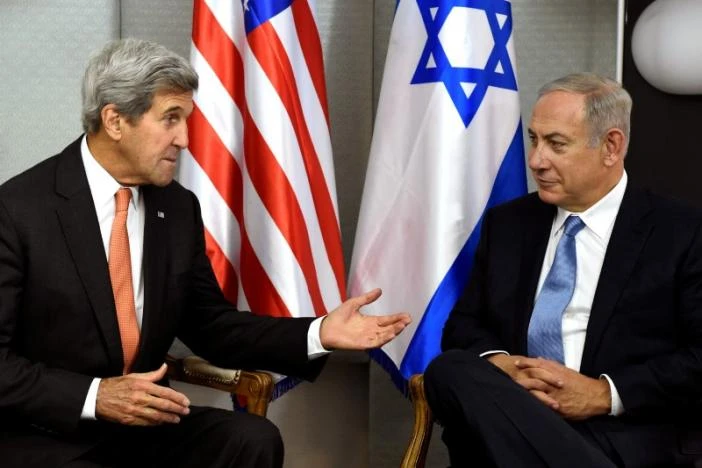 Ngoại trưởng Mỹ John Kerry và Thủ tướng Israel Benjamin Netanyahu gặp nhau tại New York (Mỹ) ngày 23-9. Ảnh: REUTERD 
