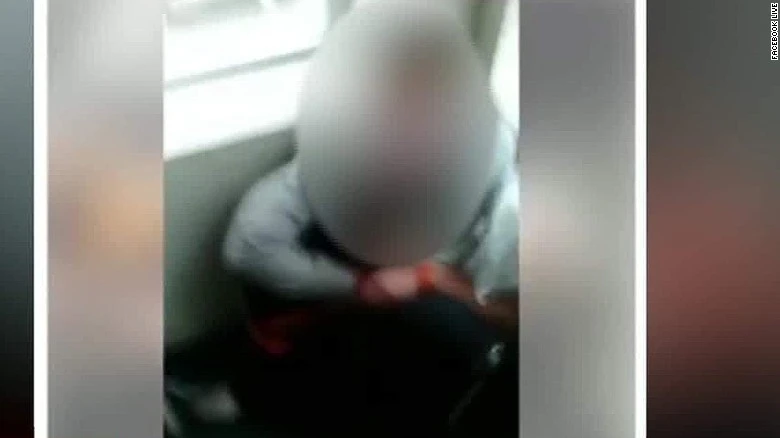 Cảnh nạn nhân bị trói, co rúm chịu đòn trong đoạn video. Ảnh: FACEBOOK