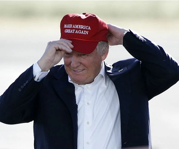 Truyền thông Trung Quốc cảnh cáo ông Trump sẽ ăn đòn nặng nếu khiêu chiến thương mại. Ảnh: AP