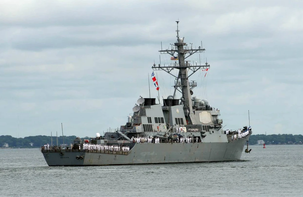Tàu USS Mahan rời căn cứ hải quân ở Norfolk (Vigirnia). Ảnh: AFP