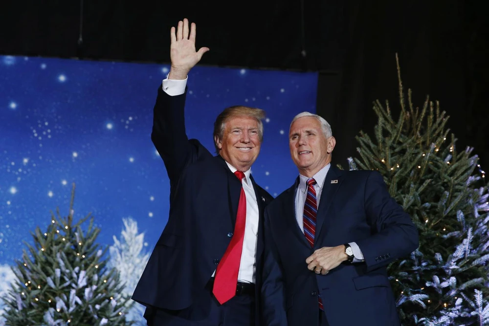 Cặp đôi Donald Trump-Mike Pence sẽ là Tổng thống và Phó Tổng thống mới của Mỹ. Ảnh: AP