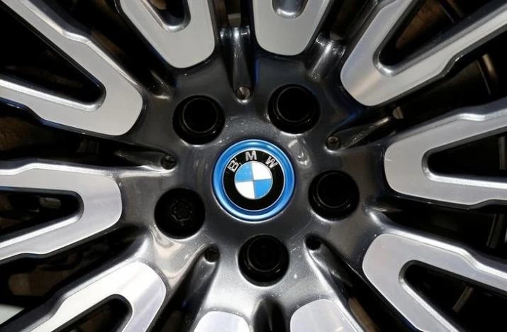 Các hãng ô tô Đức trong đó có BMW bị ông Trump dọa sẽ áp mức thuế 35% nếu nhập khẩu ô tô sản xuất từ các nơi khác vào Mỹ. Ảnh: REUTERS