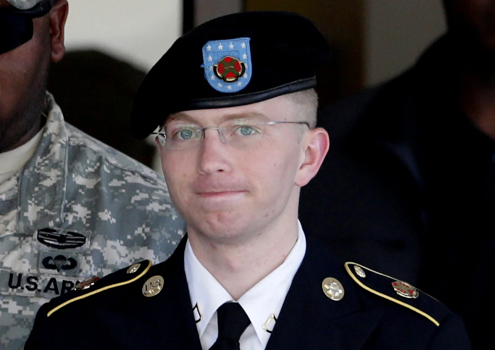 Binh nhì Bradley Manning lúc chưa phẫu thuật. Ảnh: CBS NEWS