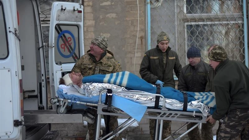Binh sĩ Ukraine bị thương vì giao tranh ở thị trấn Avdiyivka (đông Ukraine). Ảnh: AFP