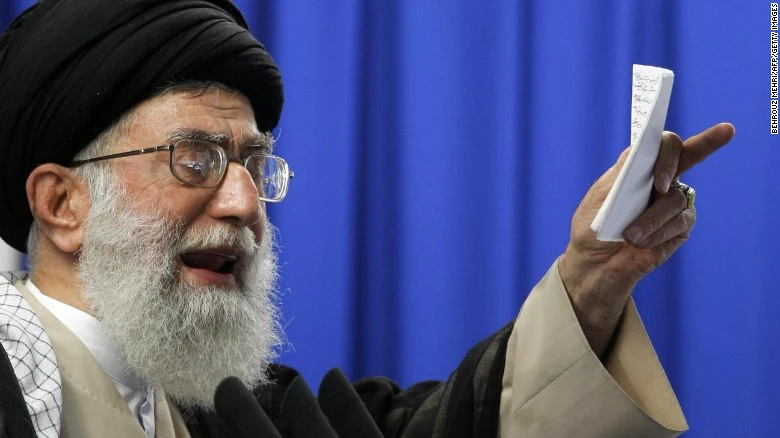 Lãnh đạo tối cao Iran Ayatollah Ali Khamenei vừa “cám ơn” Tổng thống Trump vì lột tả bộ mặt thật của Mỹ. Ảnh: CNN