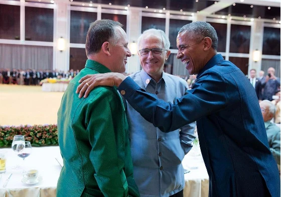 Tổng thống Obama cười nói với Thủ tướng New Zealand John Key và Thủ tướng Úc Malcolm Turnbull tại Lào tháng 9-2016. Ảnh: PETE SOUZA