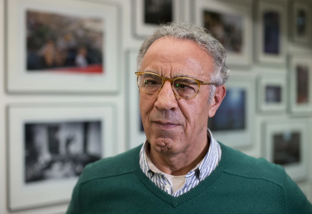 Phóng viên ảnh Prh Burhan Ozbilici đã có 30 năm trong nghề. Ảnh AP