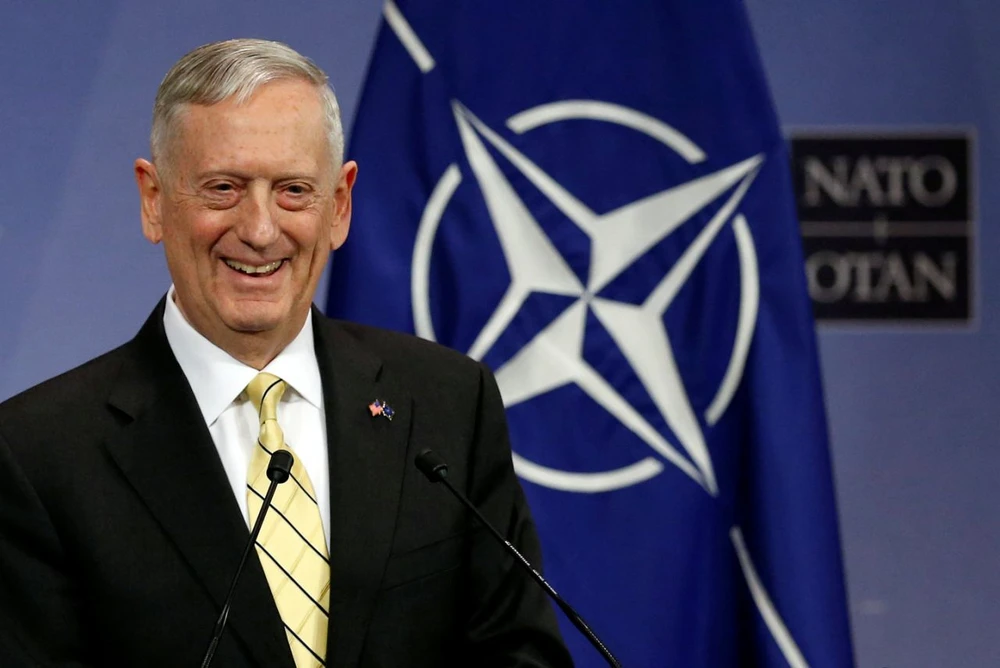 Bộ trưởng Quốc phòng Mỹ James Mattis phát biểu tại cuộc họp báo bên lề hội nghị bộ trưởng NATO ở Bỉ ngày 16-2. Ảnh: REUTERS