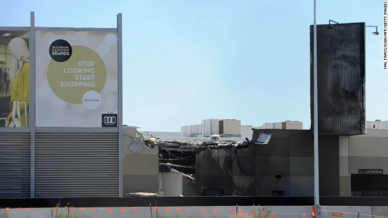 Máy bay rơi trúng trung tâm mua sắm Úc ảnh 4