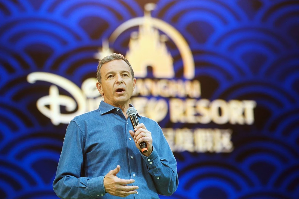 Tổng Giám đốc Disney Bob Iger họp báo tại Thượng Hải (Trung Quốc) năm 2016. Ảnh: REUTERS