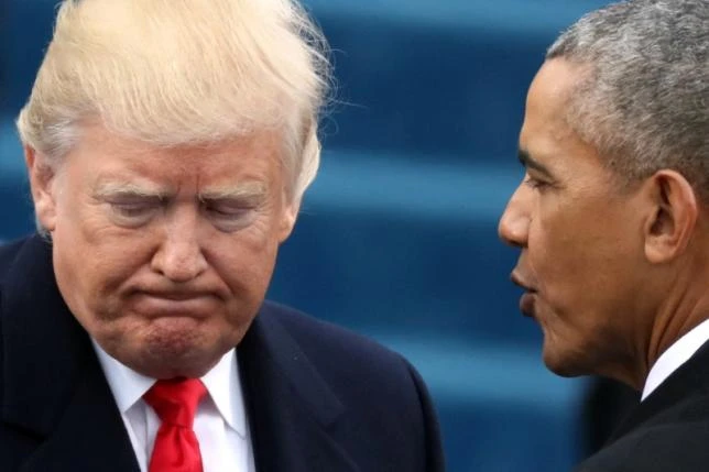 Tổng thống Trump (trái) và Tổng thống Obama tại lễ nhậm chức của ông Trump ngày 20-1. Ảnh: REUTERS