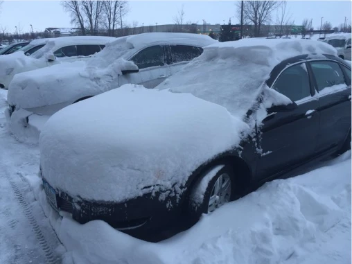 Tuyết phủ dày ở TP Mason City (Iowa, Mỹ) ngày 13-3. Ảnh: TWITTER