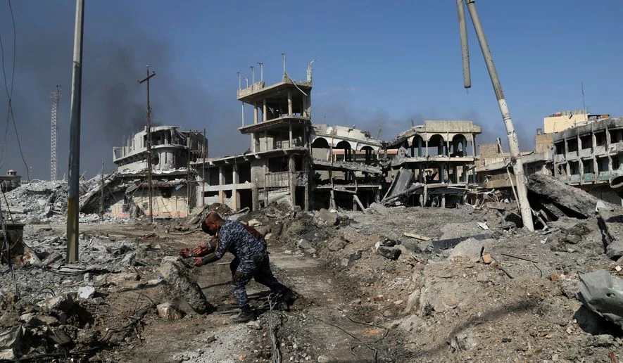 Quân đội Iraq đang dần chiếm lại TP Mosul từ IS. Ảnh: AP