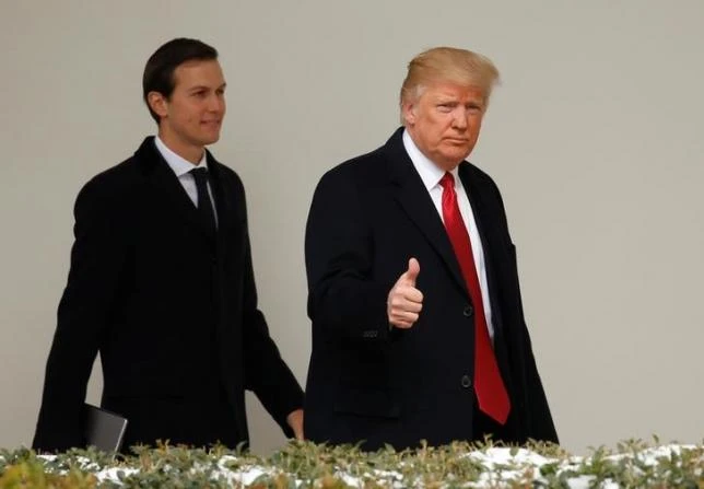 Tổng thống Donald Trump (phải) và con rể Jared Kushner. Ảnh: REUTERS