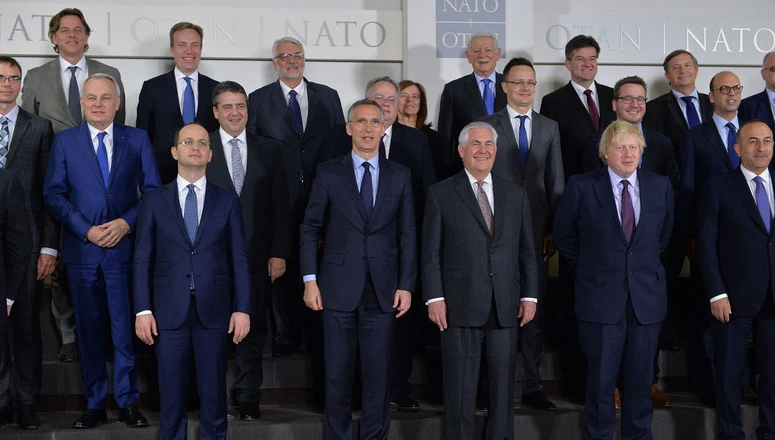 Các ngoại trưởng NATO tại hội nghị ngày 31-3 ở Brussels (Bỉ). Ảnh: AP