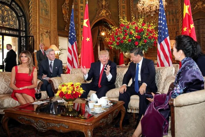 Vợ chồng Tổng thống Trump vui vẻ cùng vợ chồng Chủ tịch Tập tại khu nghỉ mát Mar-a-Lago (Florida, Mỹ) ngày 6-4. Ảnh: REUTERS