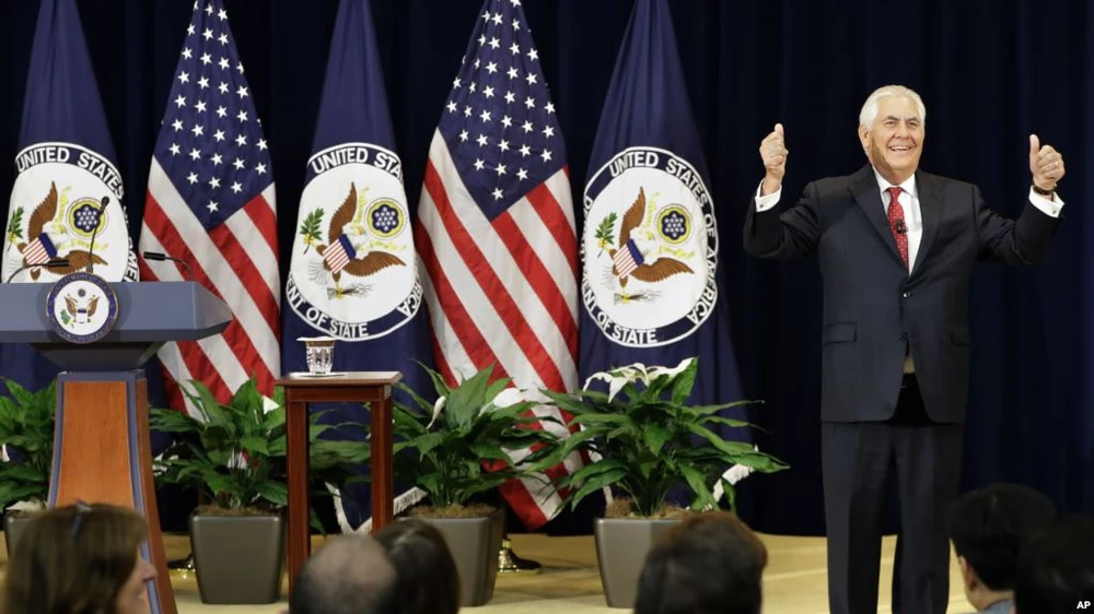 Ngoại trưởng Mỹ Rex Tillerson phát biểu trước nhân viên Bộ Ngoại giao ngày 3-6. Ảnh: AP