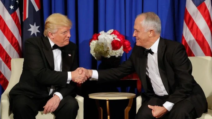 Tổng thống Trump (trái) tiếp Thủ tướng Úc Turnbull sau 3 tiếng trễ hẹn. Ảnh: AAP