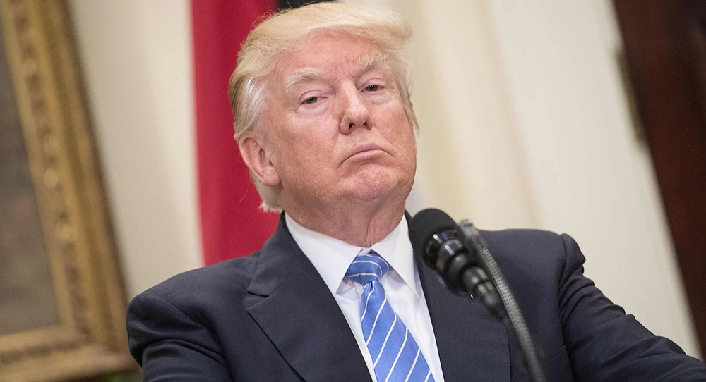 Ông Trump lại một lần nữa khiến bộ sậu Nhà Trắng chao đảo vì khủng hoảng. Ảnh: WASHINGTON POST