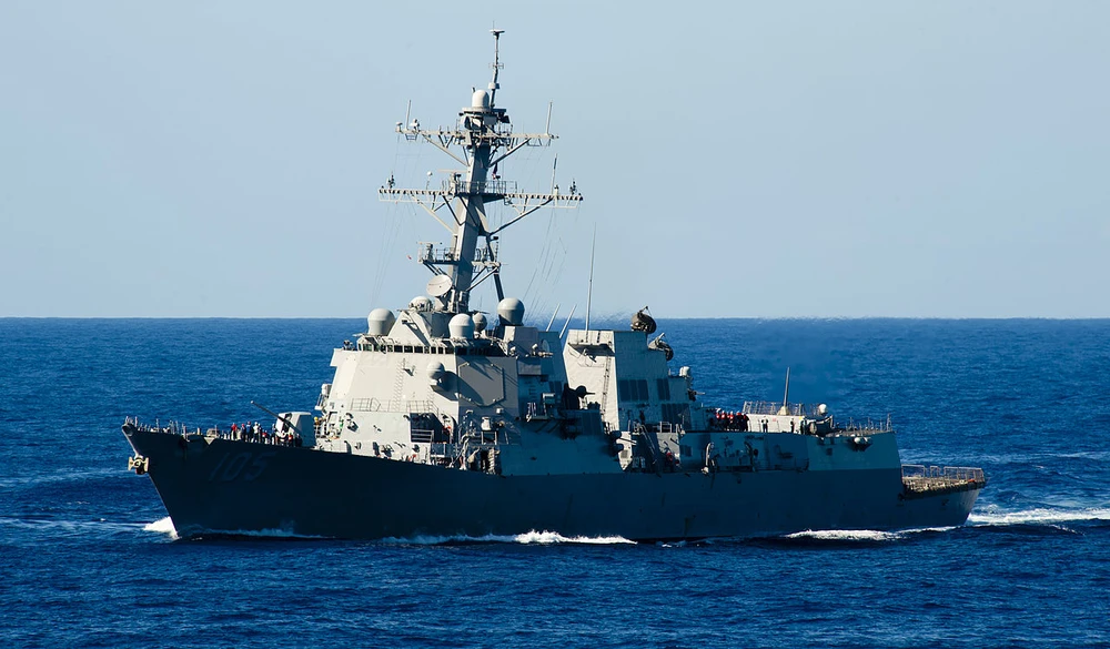 Mỹ vừa triển khai tàu trục USS Dewey lớp Arleigh Burke trang bị tên lửa dẫn đường tuần tra biển Đông. Ảnh: WIKIPEDIA