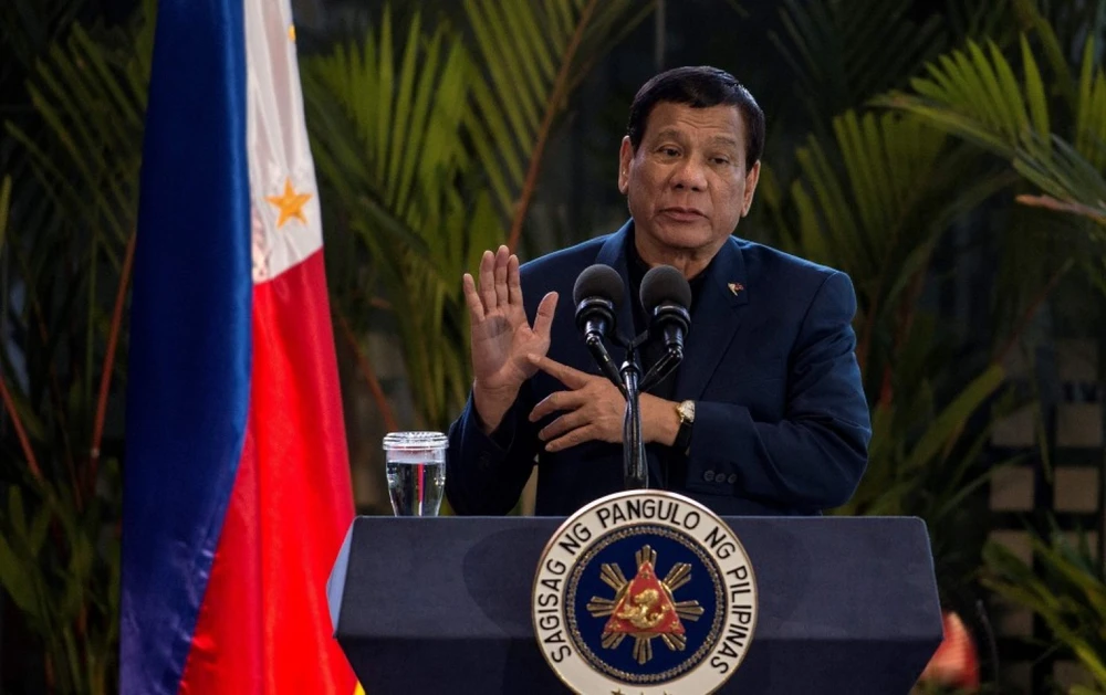 Tổng thống Philippines Rodrigo Duterte tại một cuộc họp báo ở Manila ngày 24-5, vừa lại có phát ngôn bỡn cợt về cưỡng hiếp. Ảnh: GETTY IMAGES