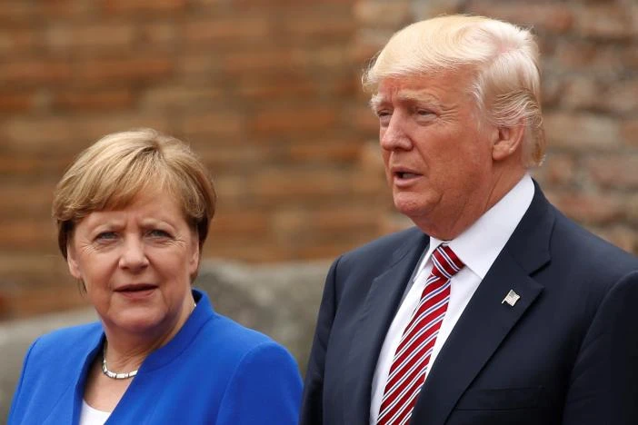 Thủ tướng Đức Merkel (trái) và Tổng thống Mỹ Trump trước phiên khai mạc hội nghị G7 ở Ý ngày 26-5. Ảnh: REUTERS