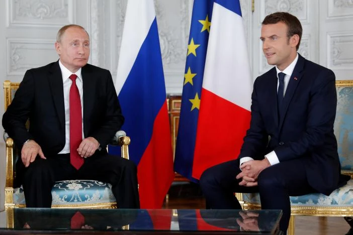 Tổng thống Pháp Macron (phải) và Tổng thống Nga Putin hội đàm tại Cung điện Versailles, ngày 29-5. Ảnh: REUTERS