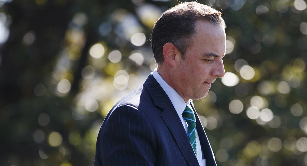 Chánh Văn phòng Nhà Trắng Reince Priebus luôn đối mặt nguy cơ bị ông Trump sa thải. Ảnh: AP